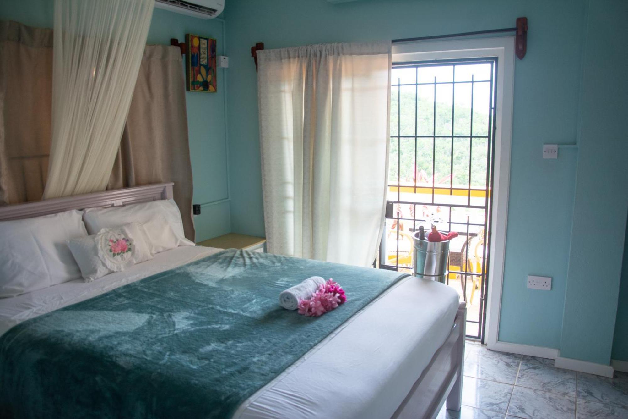 Mountain View Apartments Gros Islet Exterior photo
